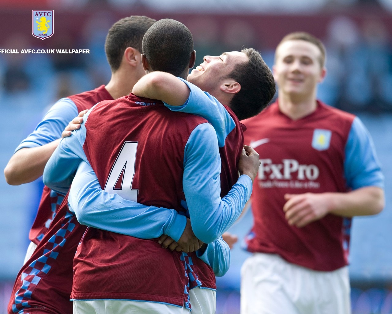 中超赛场争议判罚：VAR判罚引发讨论,（中超判罚风波：VAR介入引发热议）