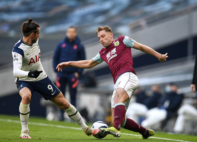 中超历年冠军回顾：深圳健力宝夺元年冠军，海港完成三连冠（回望中超历届冠军：深圳健力宝问鼎元年，海港成就三连冠）