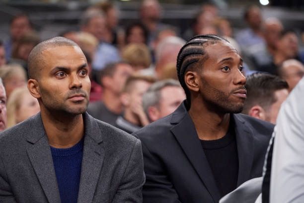 巴恩斯火力全开，三分球助力球队领先（巴恩斯手感爆棚，三分雨助球队抢得先机）