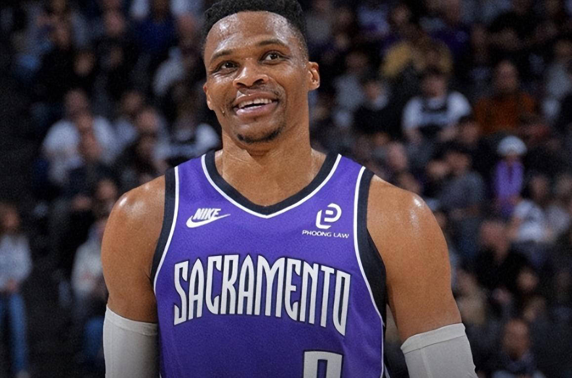 东契奇22场比赛领到8次技犯，仅次于狄龙的9次（东契奇22场累计8次技犯，仅次于狄龙的9次）