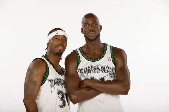 麦迪一家庆祝圣诞，夫妻感情好，女儿大学毕业，儿子也爱篮球（麦迪一家欢度圣诞：夫妻恩爱，女儿大学毕业，儿子酷爱篮球）