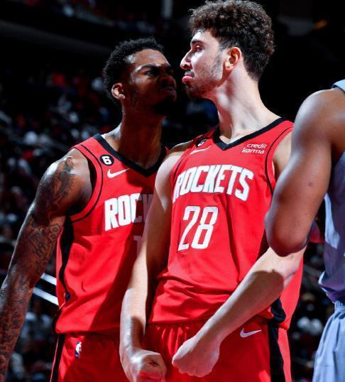 罗马诺：森林和埃弗顿正在竞争道路，球员更想去森林踢欧战（罗马诺：埃弗顿与森林争签，球员为踢欧战更愿选择森林）