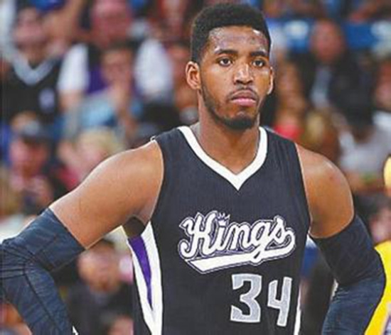 湖人浓眉哥篮下统治球队获胜（戴维斯内线称霸助湖人取胜）