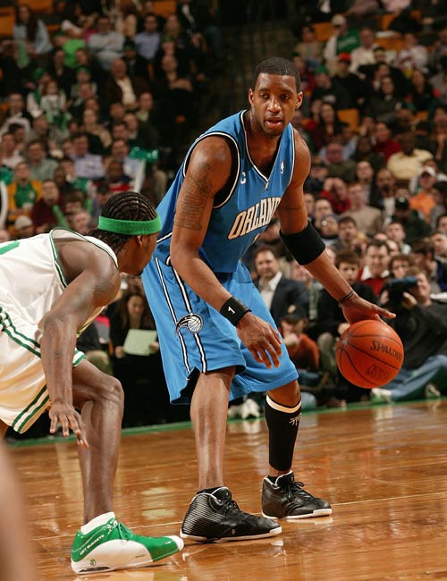 Azzi Fudd：2025年NCAA冠军+MOP 一个读满5年大学的康大偶像（读满五年的康大偶像Azzi Fudd：2025年NCAA称王并当选MOP）