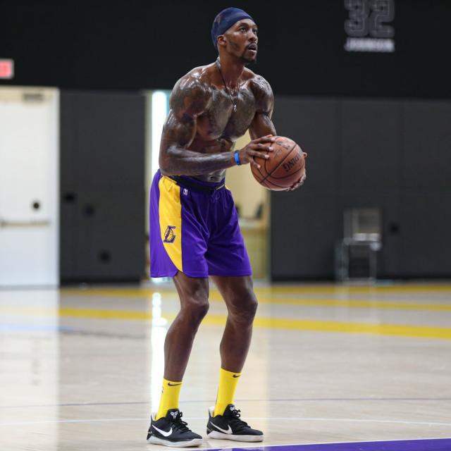 迈克·布朗：布伦森应该是脱口而出的MVP候选，赢球才是真谛（迈克·布朗：布伦森理应是MVP热门，胜利才是王道）