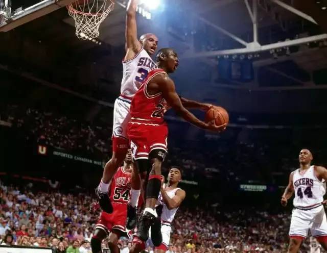 图片报：由于赛程安排，拜仁今年没给球员安排圣诞节庆祝活动（图片报：受赛程影响，拜仁今年取消球员圣诞庆祝活动）