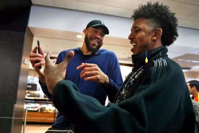 欧冠半场：齐玛乌龙，库杜斯造险，热刺1-0布拉格斯拉维亚（欧冠半场战报：齐玛自摆乌龙，库杜斯制造险情，热刺暂1-0领先布拉格斯拉维亚）