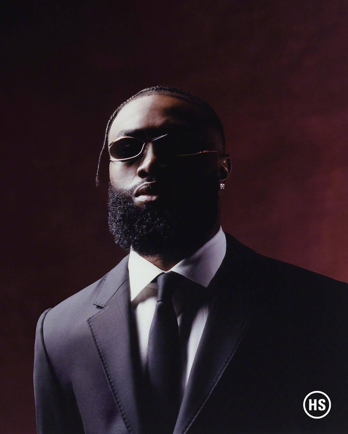 布克：极具爆发力的篮球明星（布克：爆发力惊人的篮球巨星）