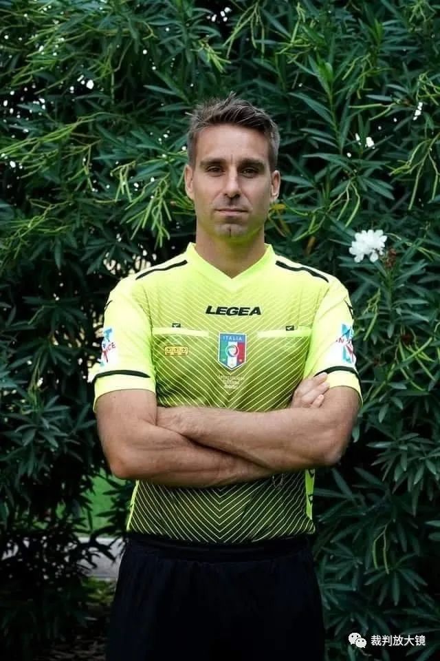 爱德华兹：杰伦·布朗进球后嘲笑我太矮小，这彻底激发了我（爱德华兹：杰伦·布朗进球后讥讽我身高，完全点燃了我的斗志）