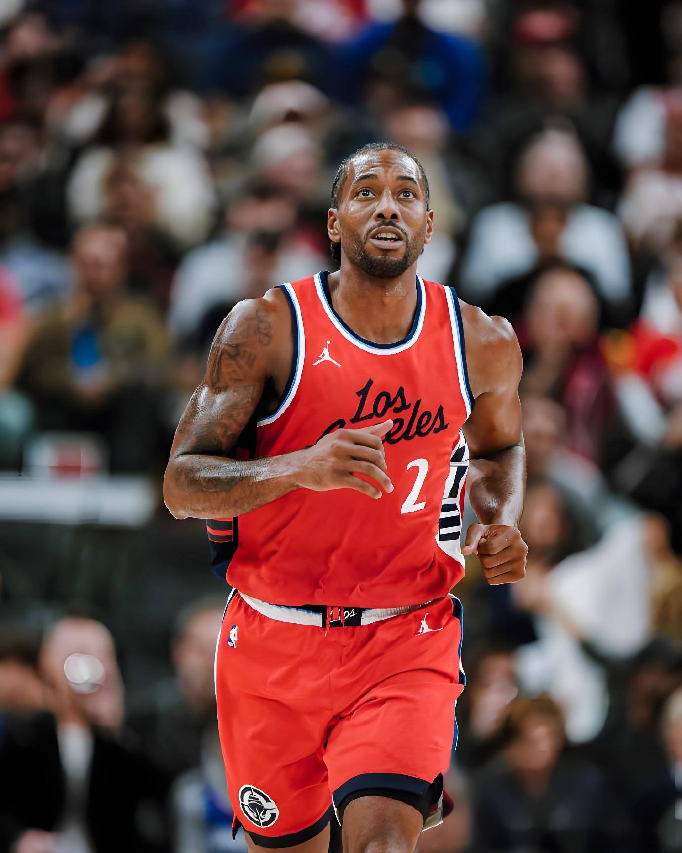 三连冠！上海海港加冕2025赛季中超冠军，摘下队史中超第四星（三连霸！上海海港问鼎2025中超，队史第四星到手）