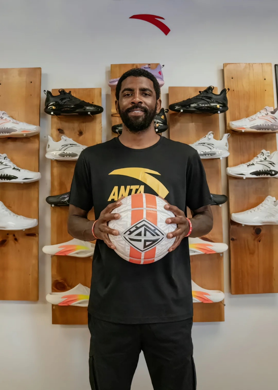 是好球！巴尔文背打杨文学突破上篮强打2+1 四川挑战挥肘失败（判定好球！巴尔文背打杨文学突破上篮打成2+1，四川队挑战挥肘未果）