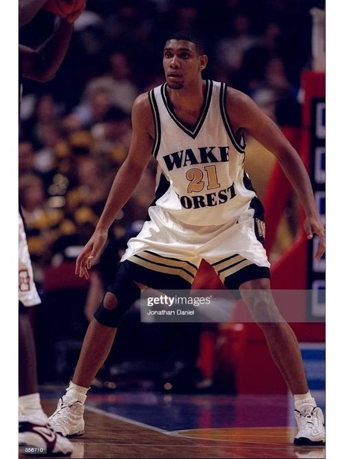 技能包丢了？申京12月份只进过1个三分，命中率6.25%（申京外线失准：12月三分仅1中，命中率仅6.25%）